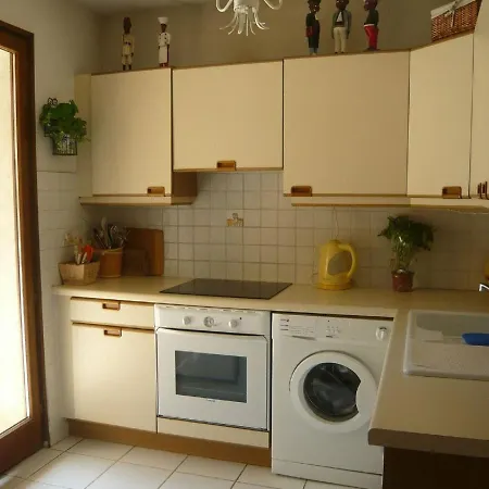With Shared Pool And 200 M From The Beach, Sainte-maxime *