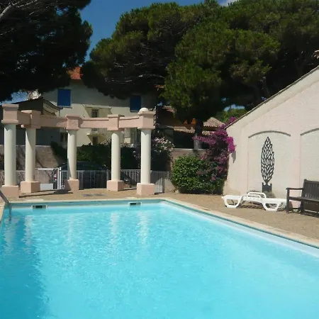 With Shared Pool And 200 M From The Beach, Sainte-maxime Ferienhaus *