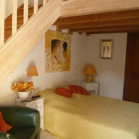 With Shared Pool And 200 M From The Beach, Sainte-maxime *