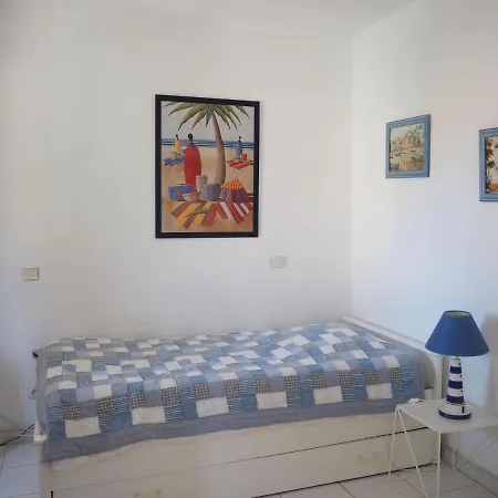With Shared Pool And 200 M From The Beach, Sainte-maxime *