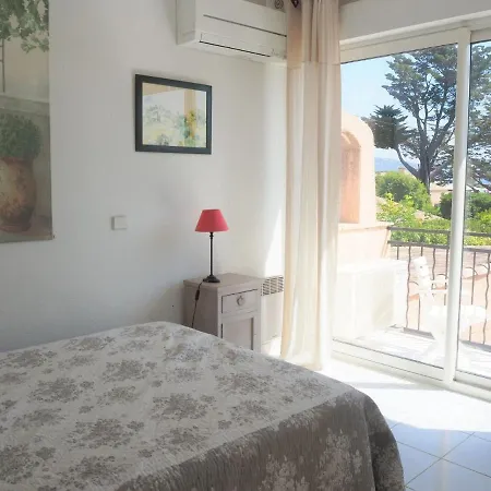 With Shared Pool And 200 M From The Beach, Sainte-maxime La Nartelle