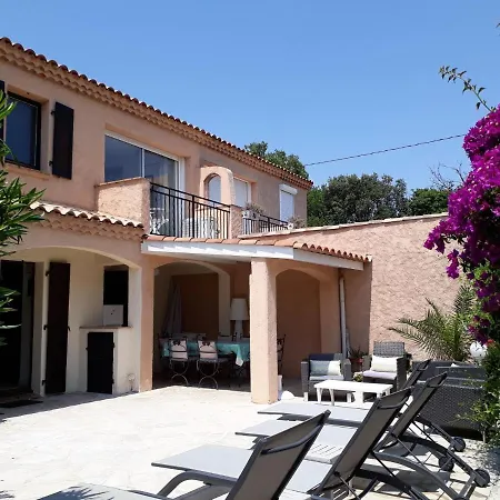 Ferienhaus With Shared Pool And 200 M From The Beach, Sainte-maxime *