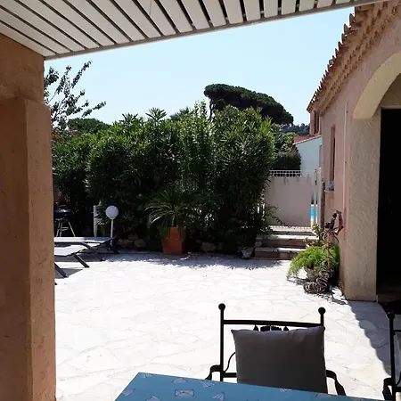 With Shared Pool And 200 M From The Beach, Sainte-maxime Ferienhaus La Nartelle