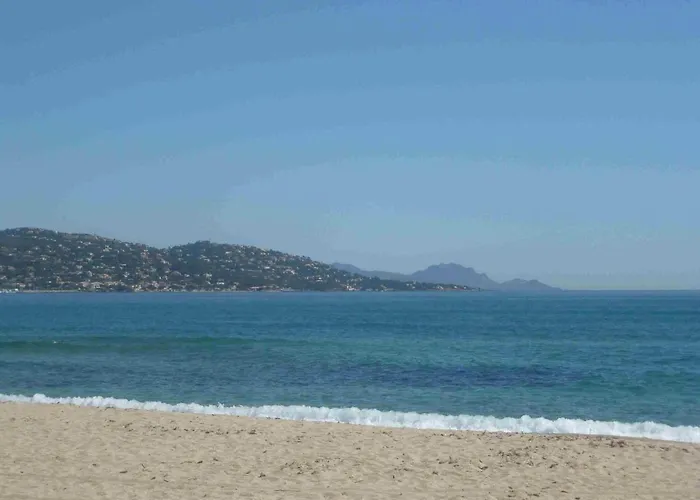 بيت للعطل In Sainte-maxime Near